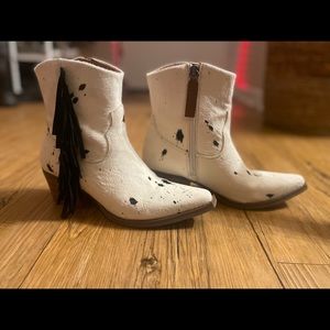 Dingo Women’s Hair We Go booties, size 6